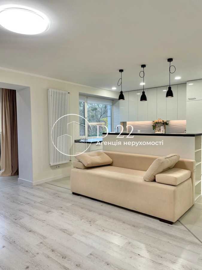 Продажа 2-комнатной квартиры 60.6 м², Глебова ул., 7