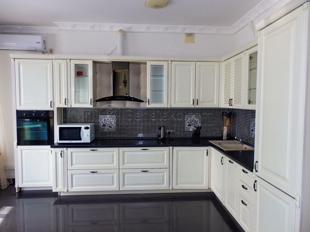 Аренда 3-комнатной квартиры 100 м², Литературная ул., 1А