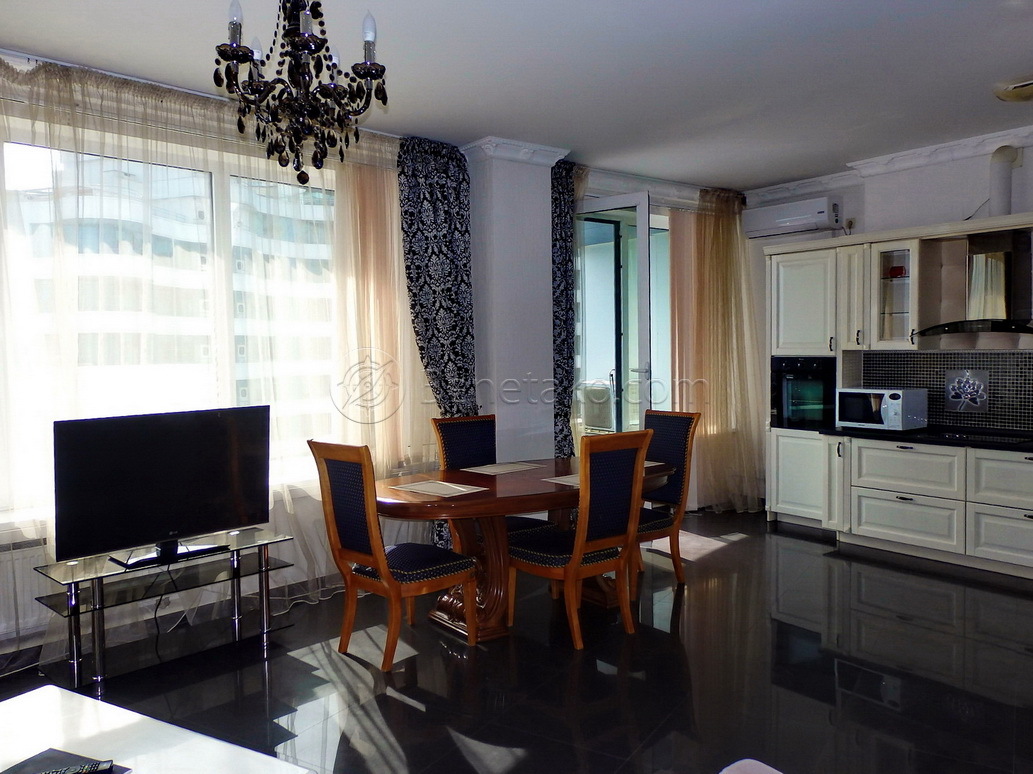 Аренда 3-комнатной квартиры 100 м², Литературная ул., 1А