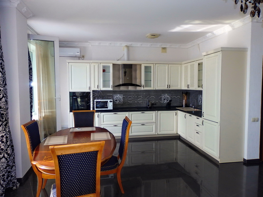 Аренда 3-комнатной квартиры 100 м², Литературная ул., 1А