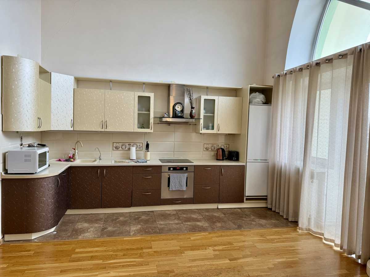 Аренда 3-комнатной квартиры 170 м², Героев Сталинграда просп., 16В