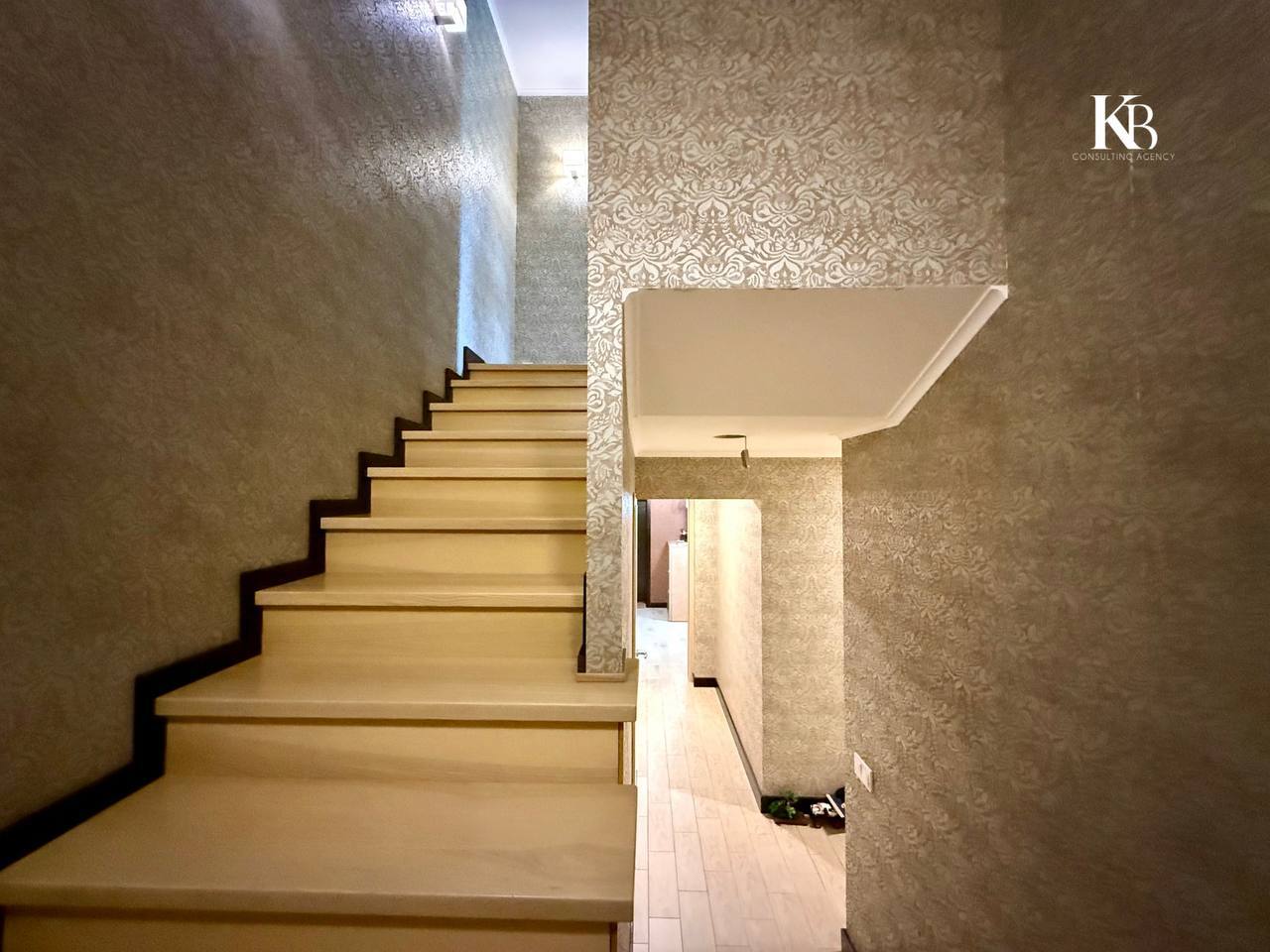 Продажа 5-комнатной квартиры 131 м², Кипарисный пер., 6