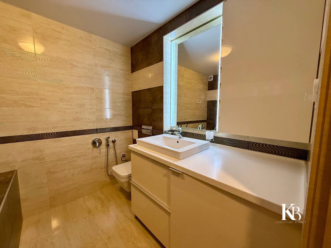 Продажа 5-комнатной квартиры 131 м², Кипарисный пер., 6