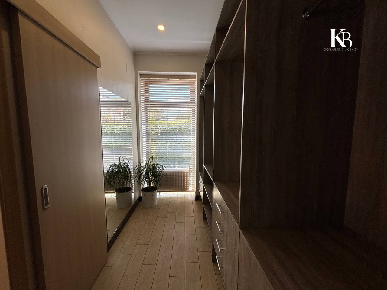 Продажа 5-комнатной квартиры 131 м², Кипарисный пер., 6