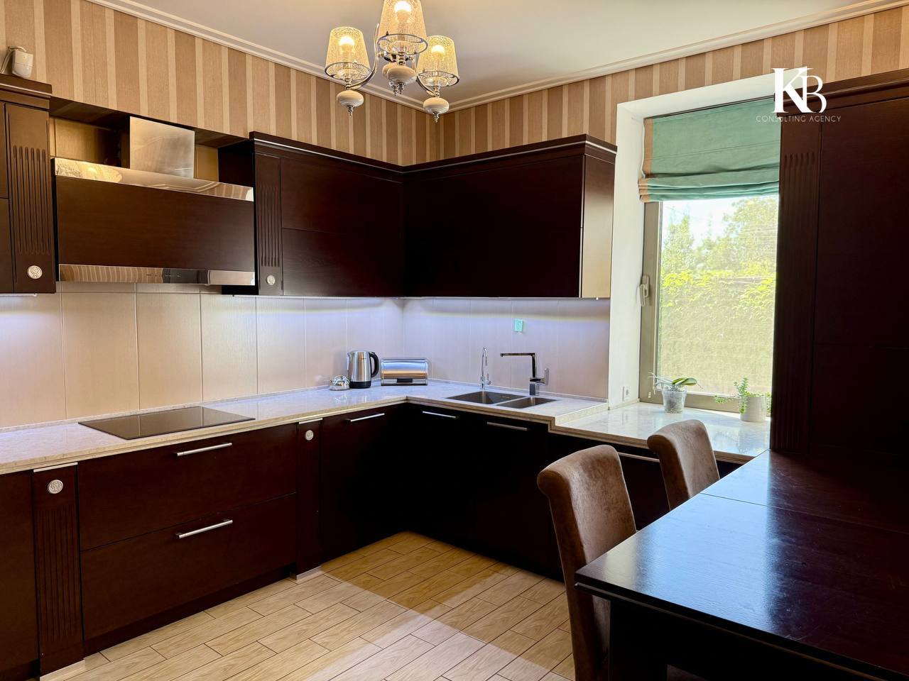 Продажа 5-комнатной квартиры 131 м², Кипарисный пер., 6