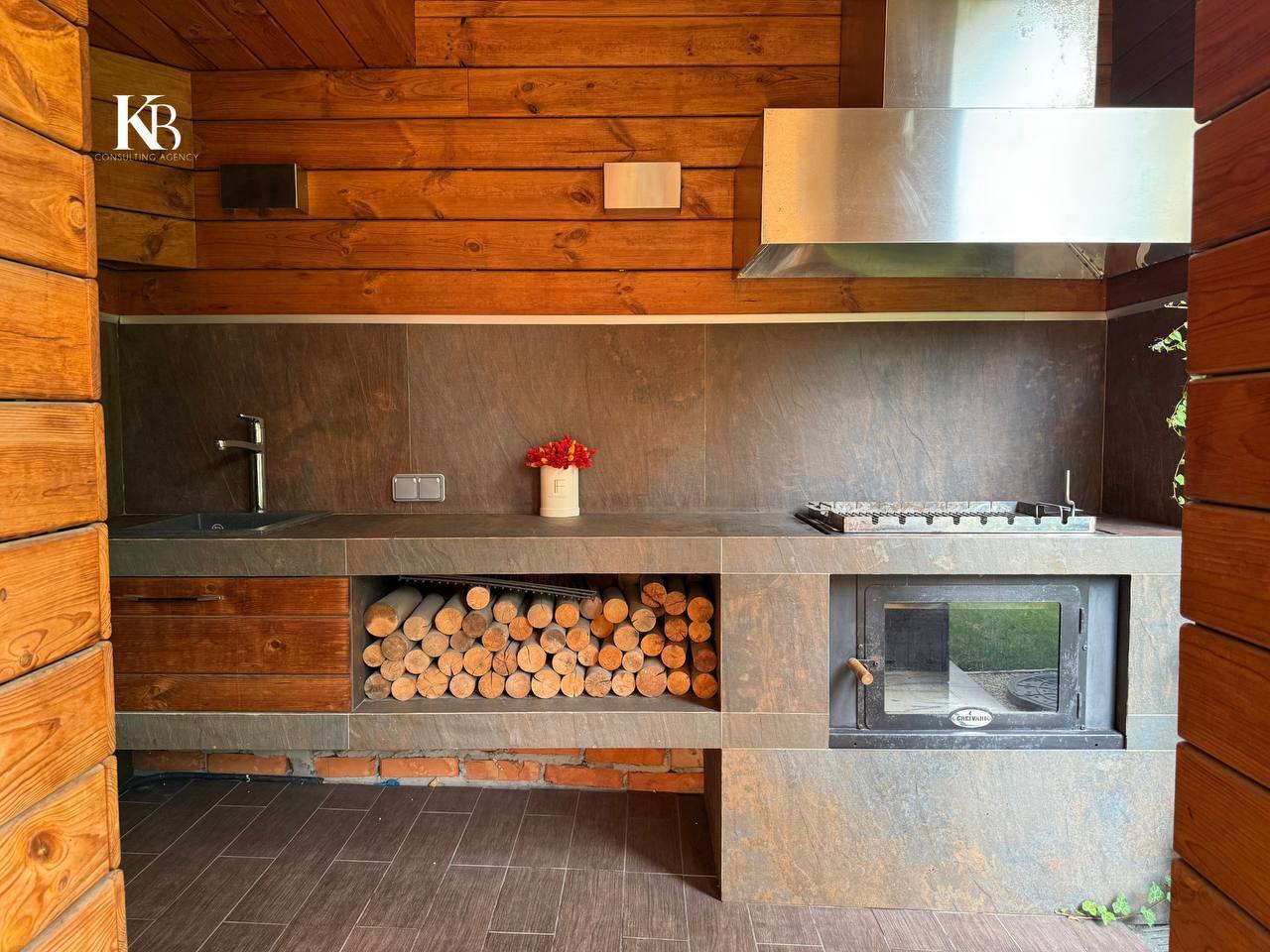 Продажа 5-комнатной квартиры 131 м², Кипарисный пер., 6