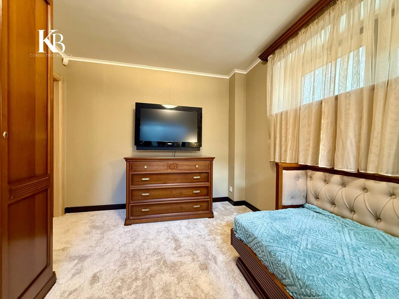 Продажа 5-комнатной квартиры 131 м², Кипарисный пер., 6