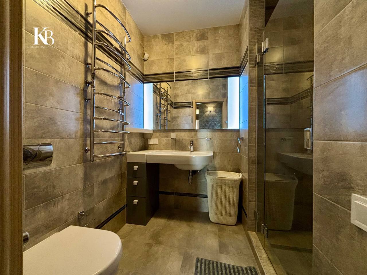 Продажа 5-комнатной квартиры 131 м², Кипарисный пер., 6