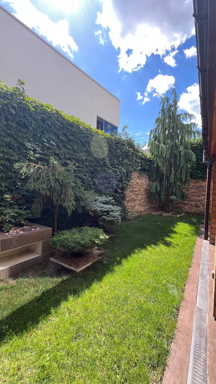 Продажа 5-комнатной квартиры 131 м², Кипарисный пер., 6