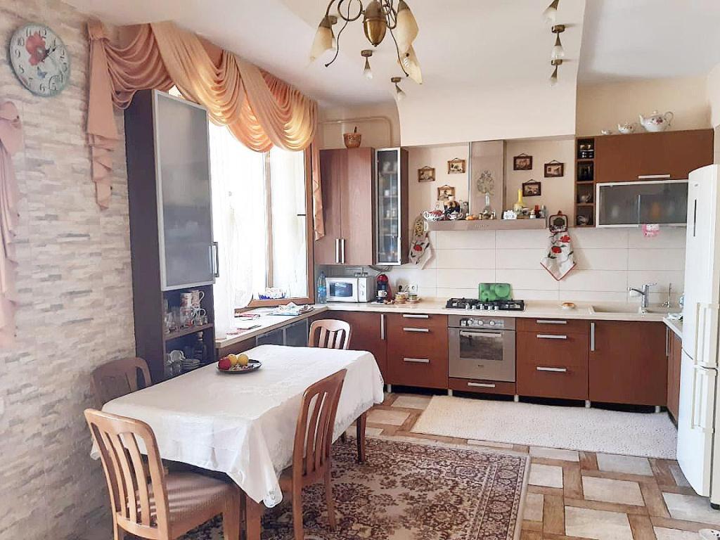 Продажа 4-комнатной квартиры 240 м², Маршала Говорова ул., 10Б