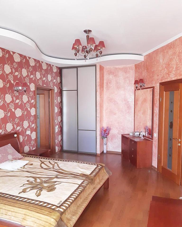 Продажа 4-комнатной квартиры 240 м², Маршала Говорова ул., 10Б