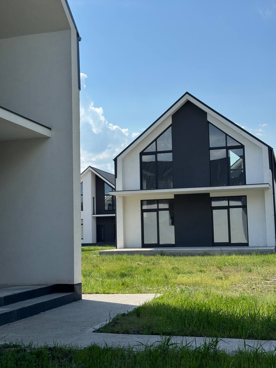 Продаж будинку 196 м²