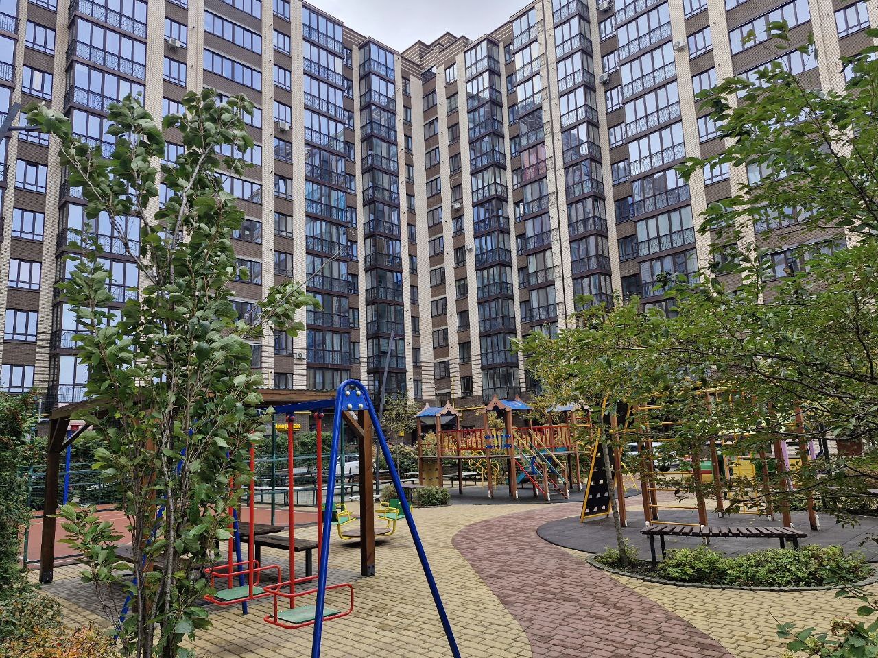 Продаж 3-кімнатної квартири 95 м², Рівненська вул., 25Р