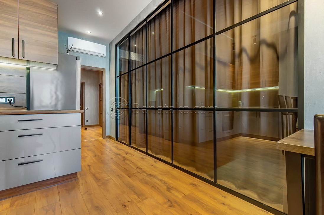 Аренда 3-комнатной квартиры 100 м², Мореходный пер., 2А