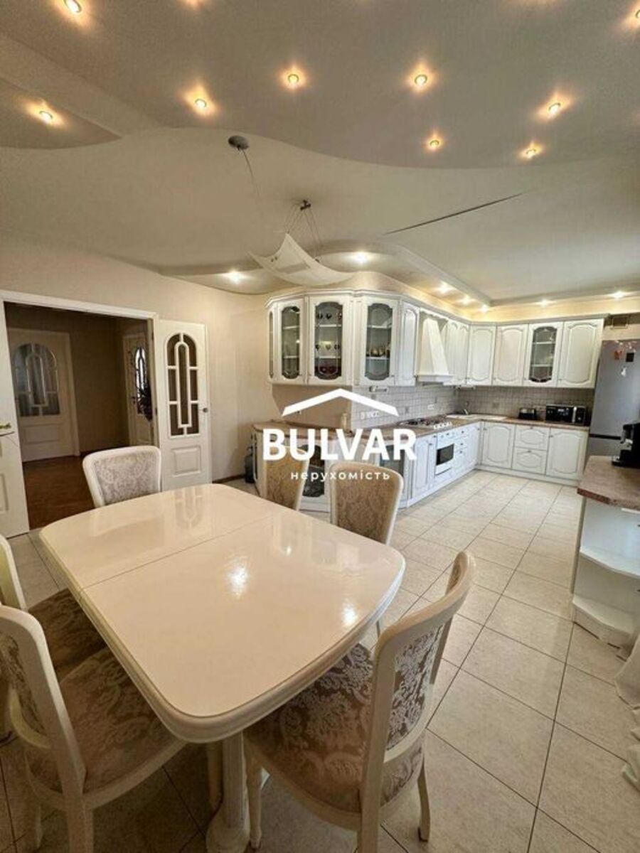 Продажа 3-комнатной квартиры 86 м², Космическая ул., 47