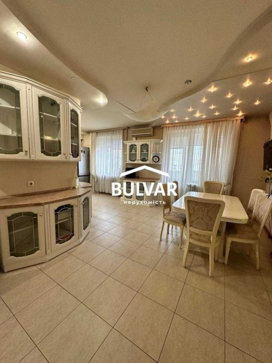 Продажа 3-комнатной квартиры 86 м², Космическая ул., 47