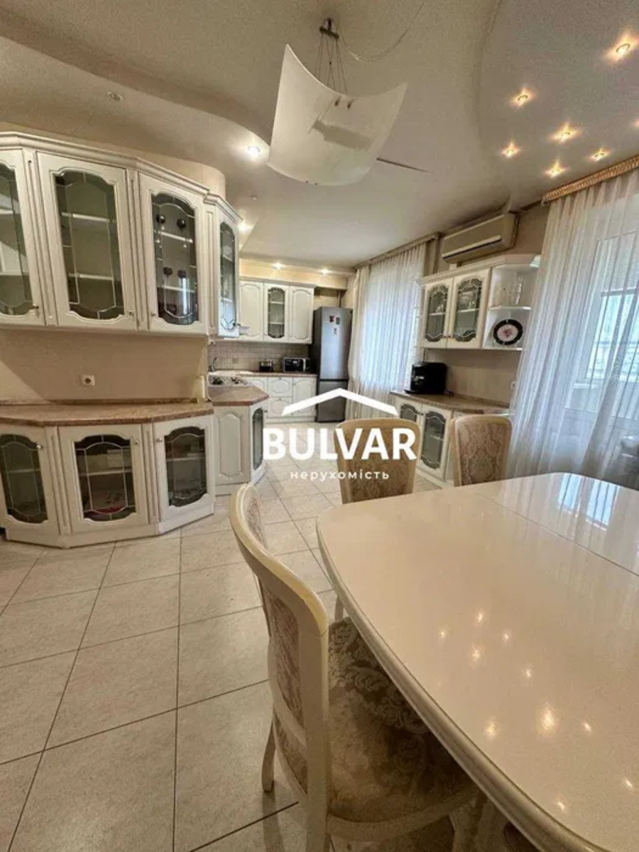 Продажа 3-комнатной квартиры 86 м², Космическая ул., 47
