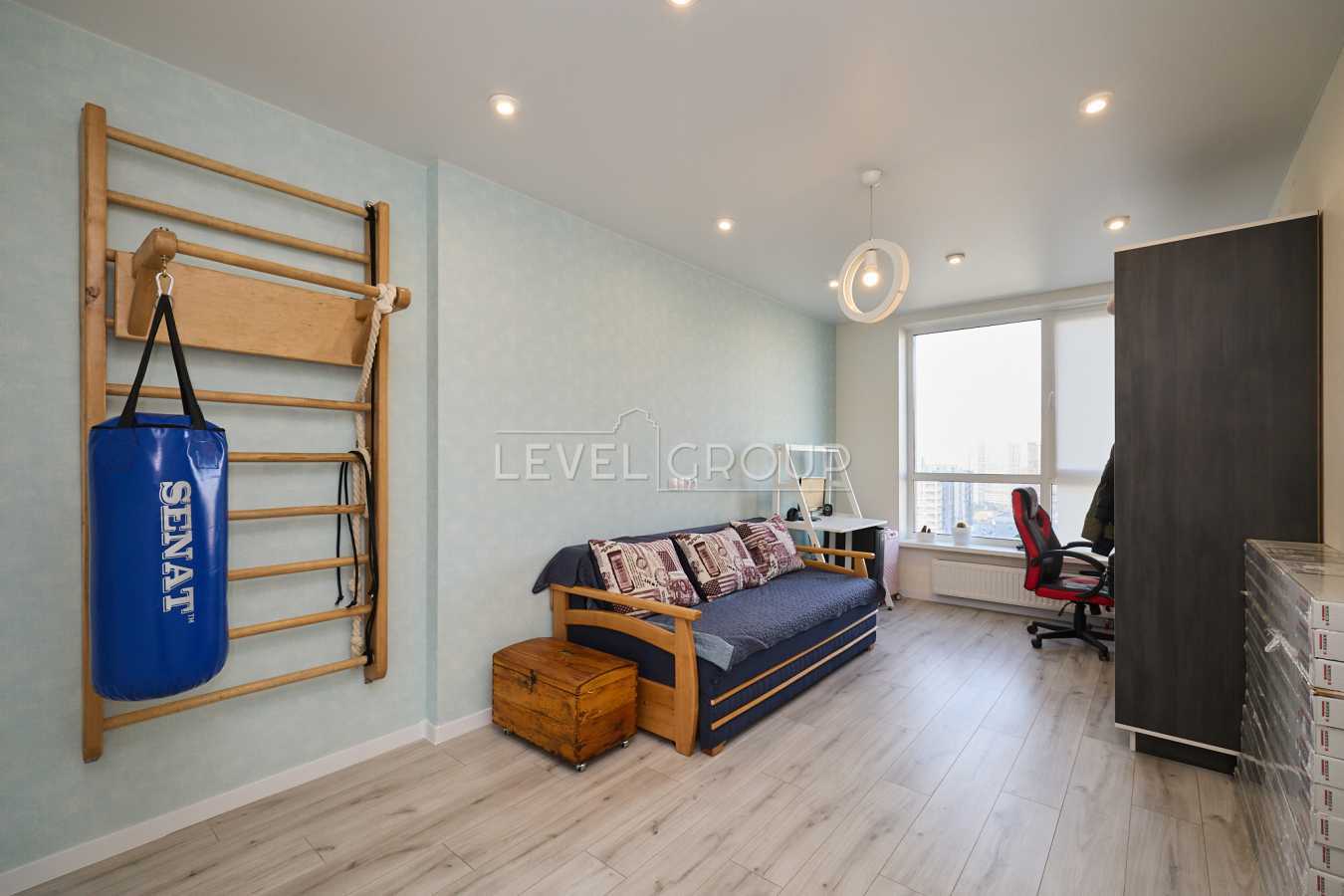 Продаж 4-кімнатної квартири 125 м², Родини Крістерів, 20