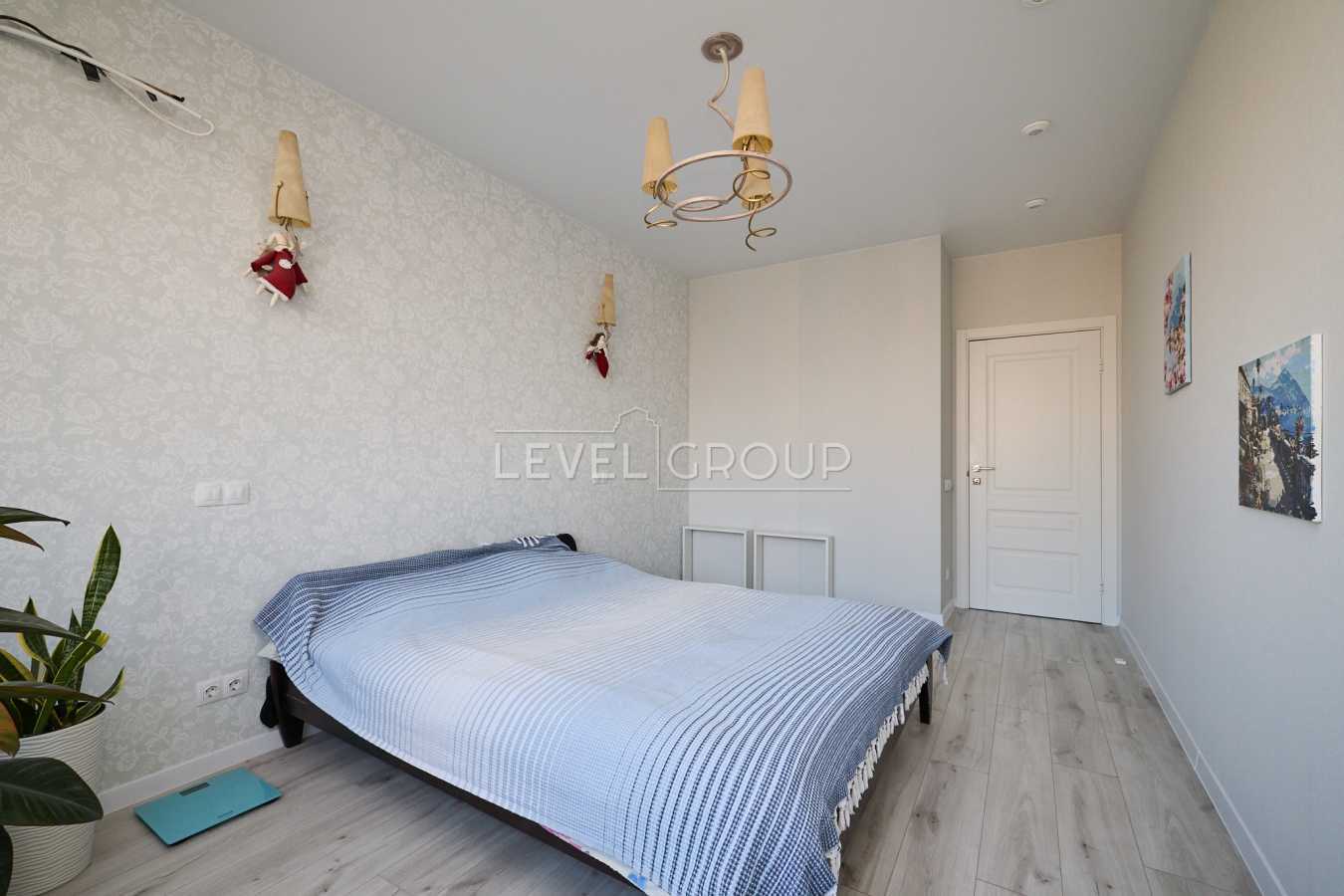 Продаж 4-кімнатної квартири 125 м², Родини Крістерів, 20