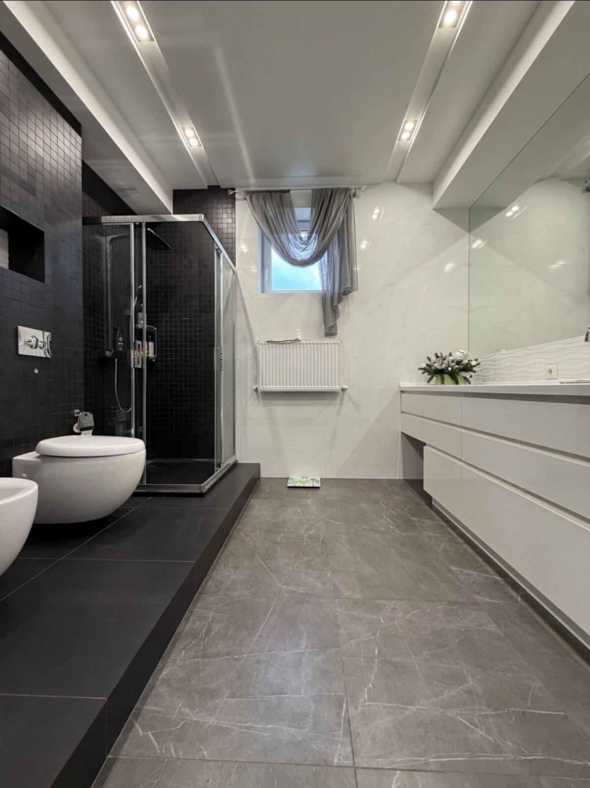 Продажа 3-комнатной квартиры 130 м², Героев Чернобыля ул.