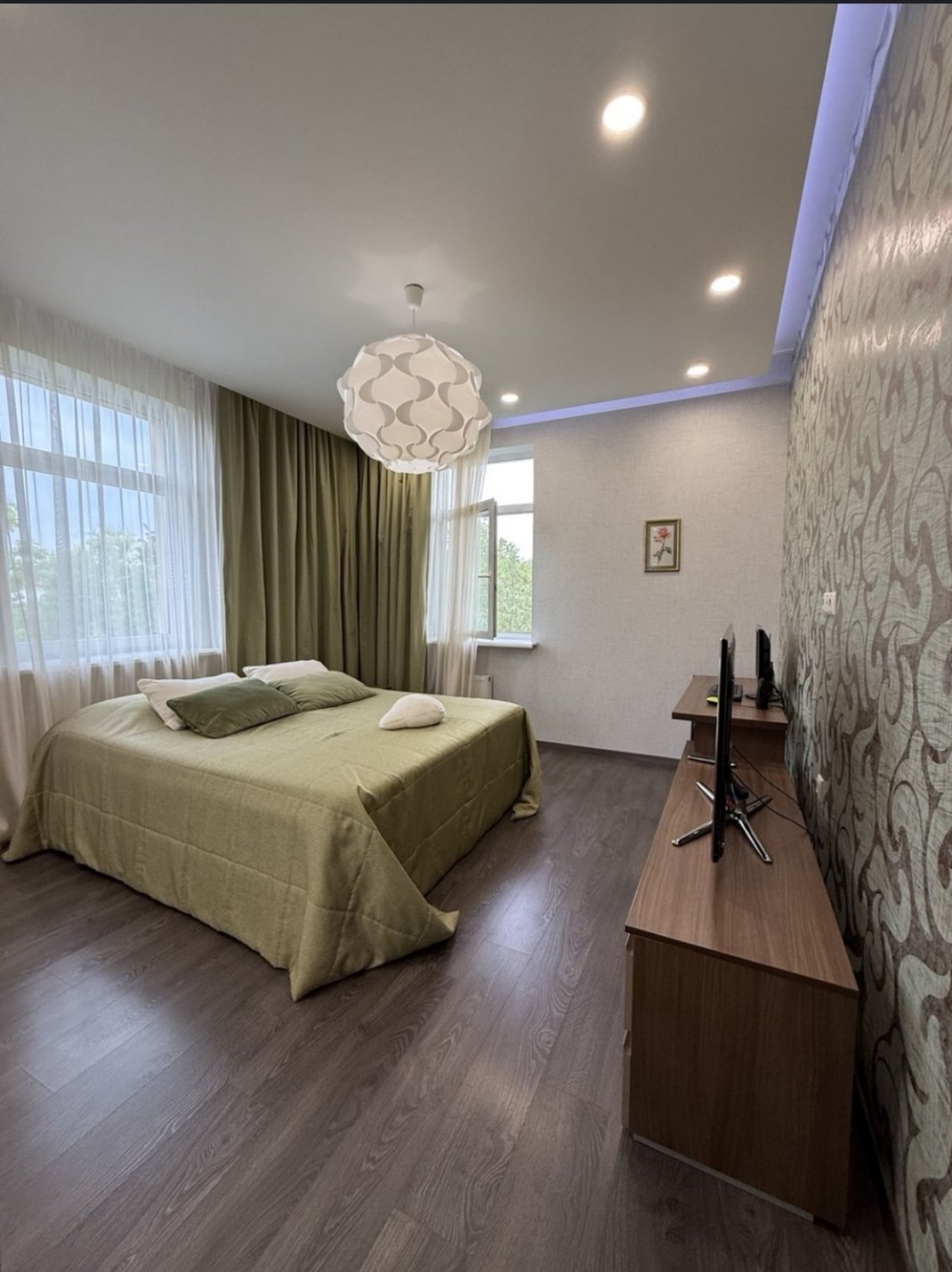 Продажа 3-комнатной квартиры 130 м², Героев Чернобыля ул.