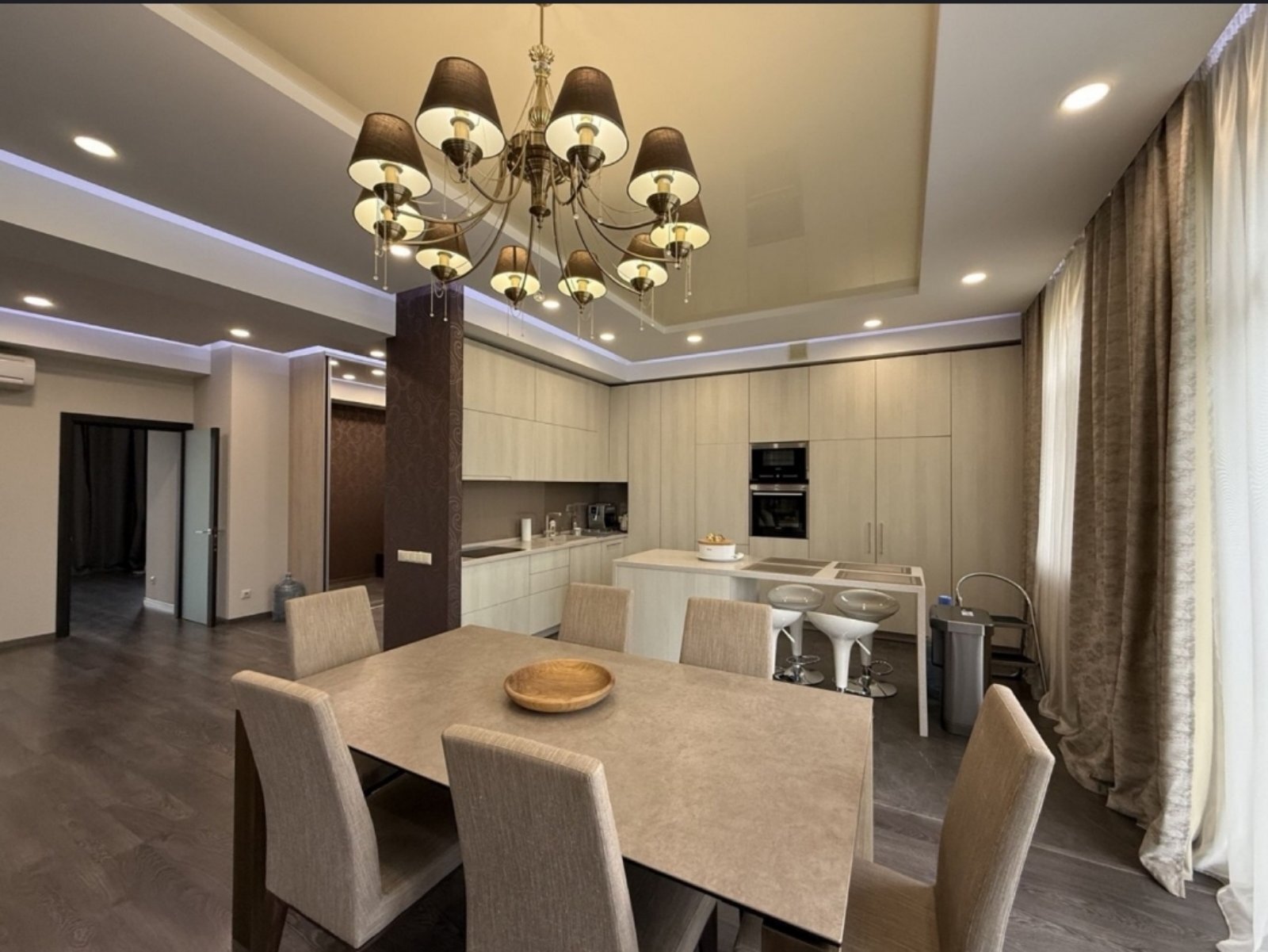 Продажа 3-комнатной квартиры 130 м², Героев Чернобыля ул.