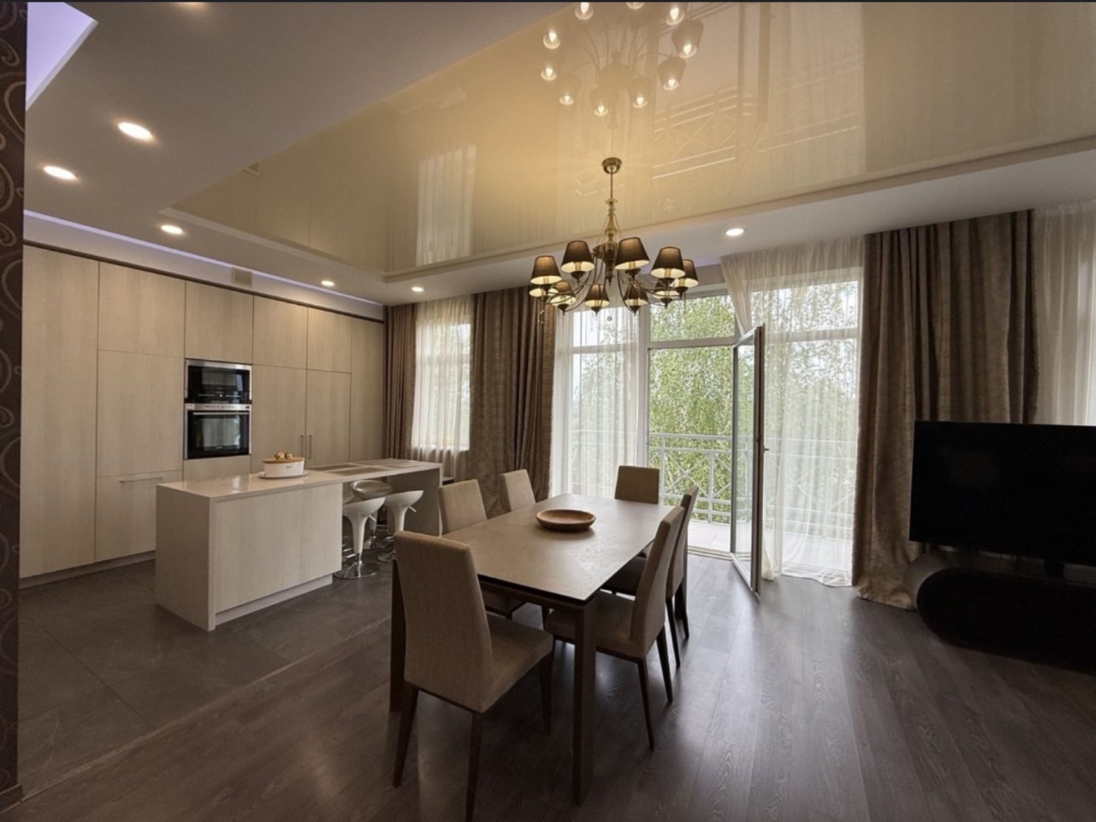 Продажа 3-комнатной квартиры 130 м², Героев Чернобыля ул.