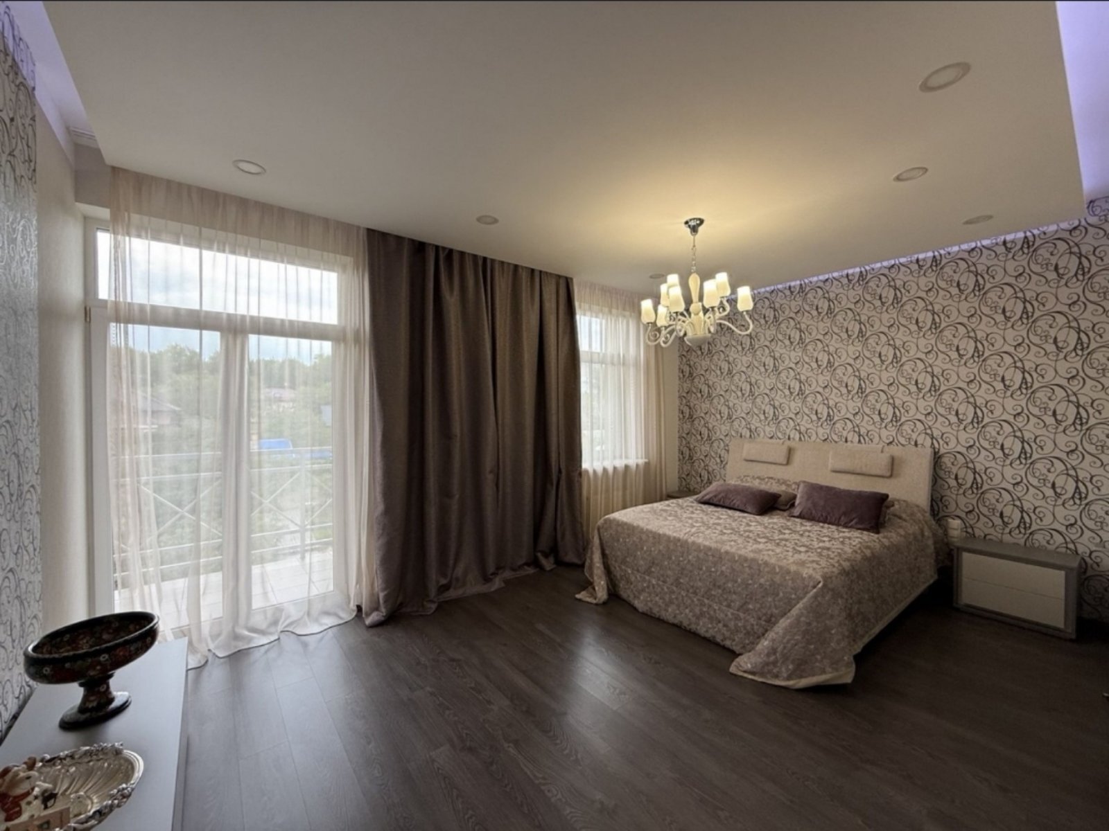 Продажа 3-комнатной квартиры 130 м², Героев Чернобыля ул.