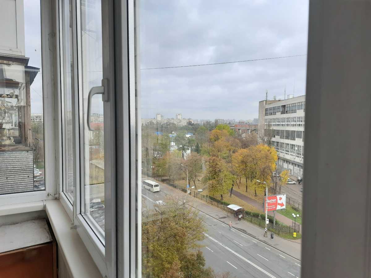 Продаж 2-кімнатної квартири 46.5 м², Кирилівська вул., 127