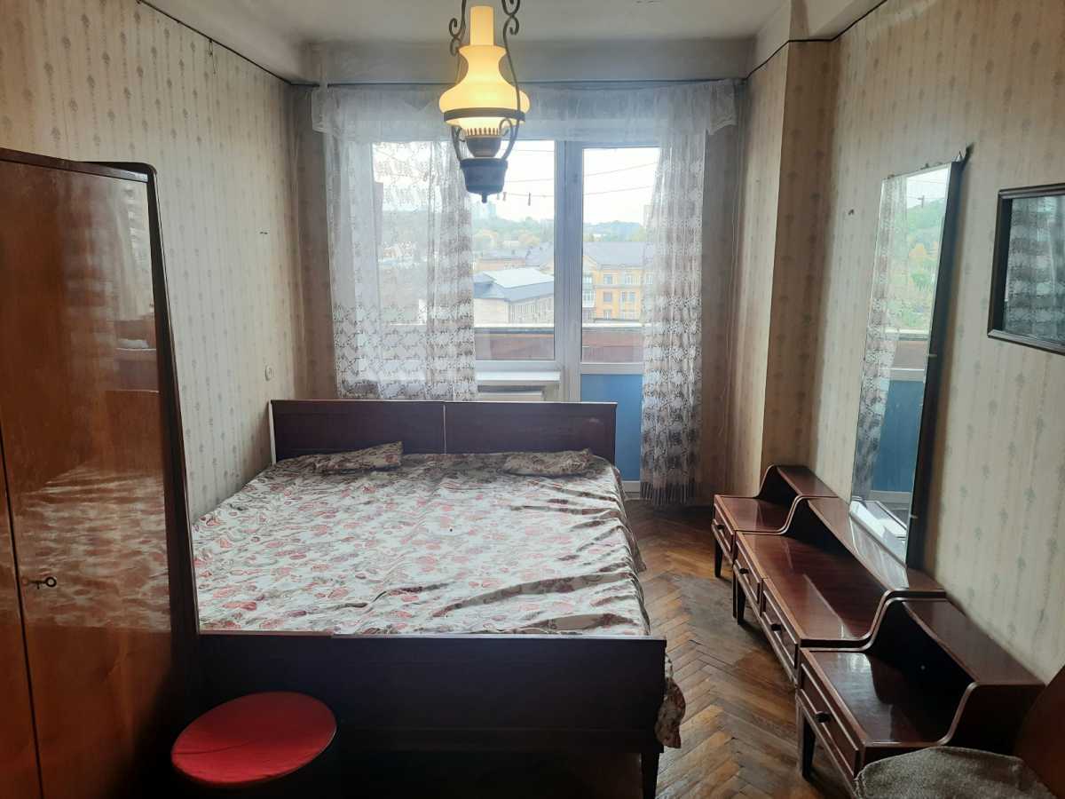 Продаж 2-кімнатної квартири 46.5 м², Кирилівська вул., 127
