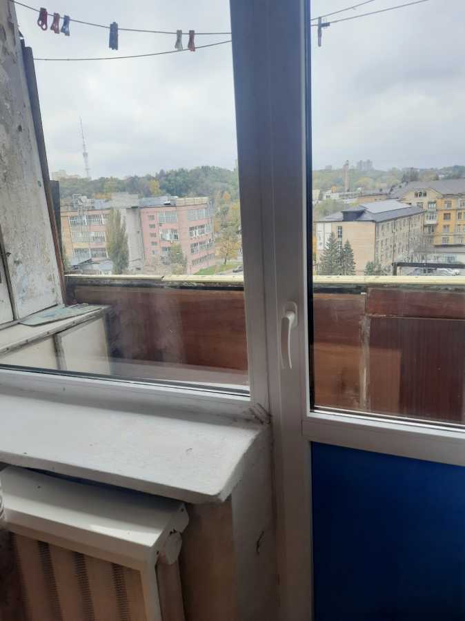 Продаж 2-кімнатної квартири 46.5 м², Кирилівська вул., 127