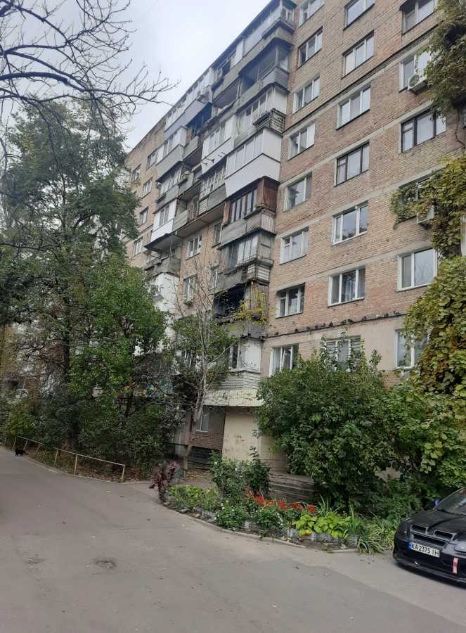 Продаж 2-кімнатної квартири 46.5 м², Кирилівська вул., 127