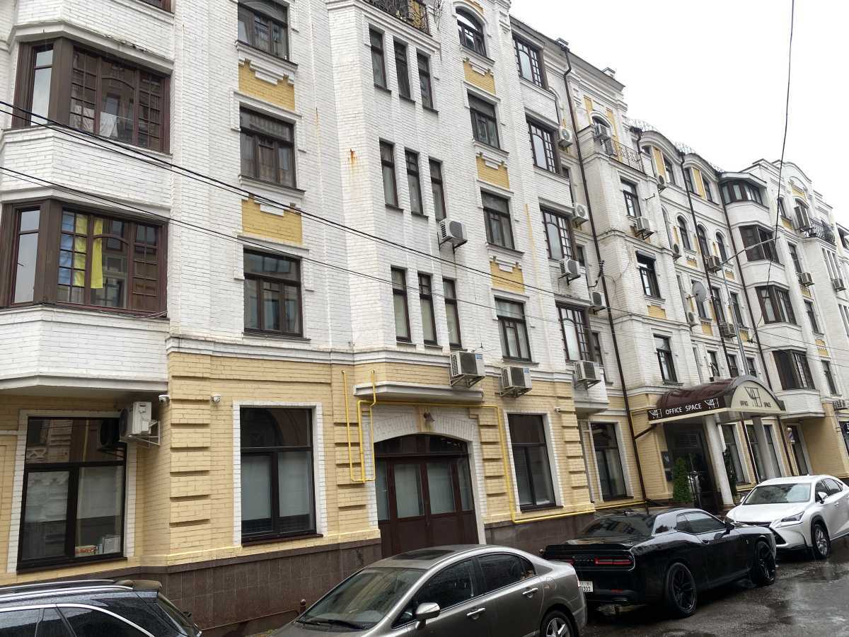 Продажа 4-комнатной квартиры 131 м², Ярославский пер., 4