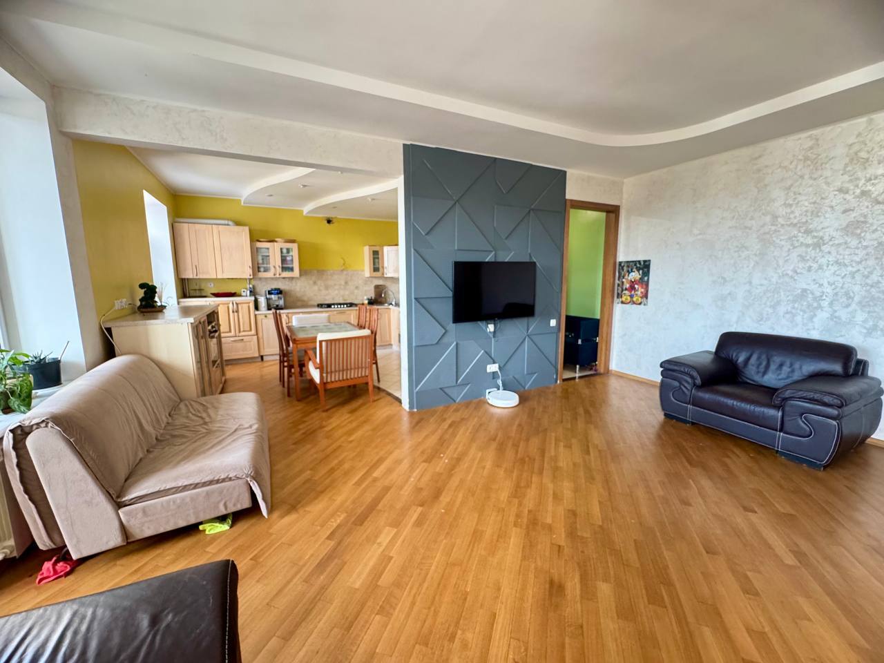 Продажа 5-комнатной квартиры 215 м², Менахем-Мендл Шнеерсона ул.