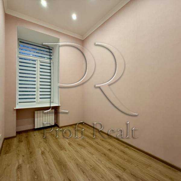 Продаж 3-кімнатної квартири 56 м², Тарасівська вул., 8