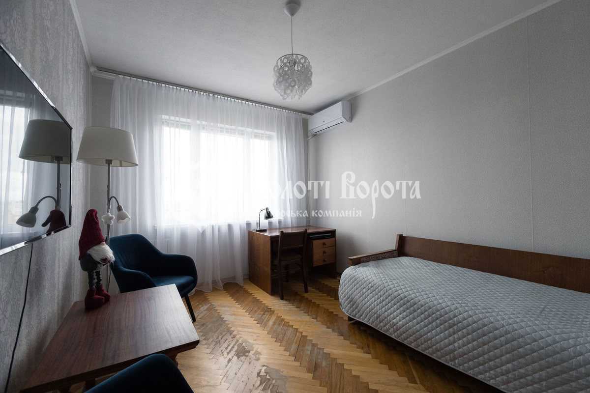 Продаж 3-кімнатної квартири 73 м², Володимира Маяковського просп., 1А