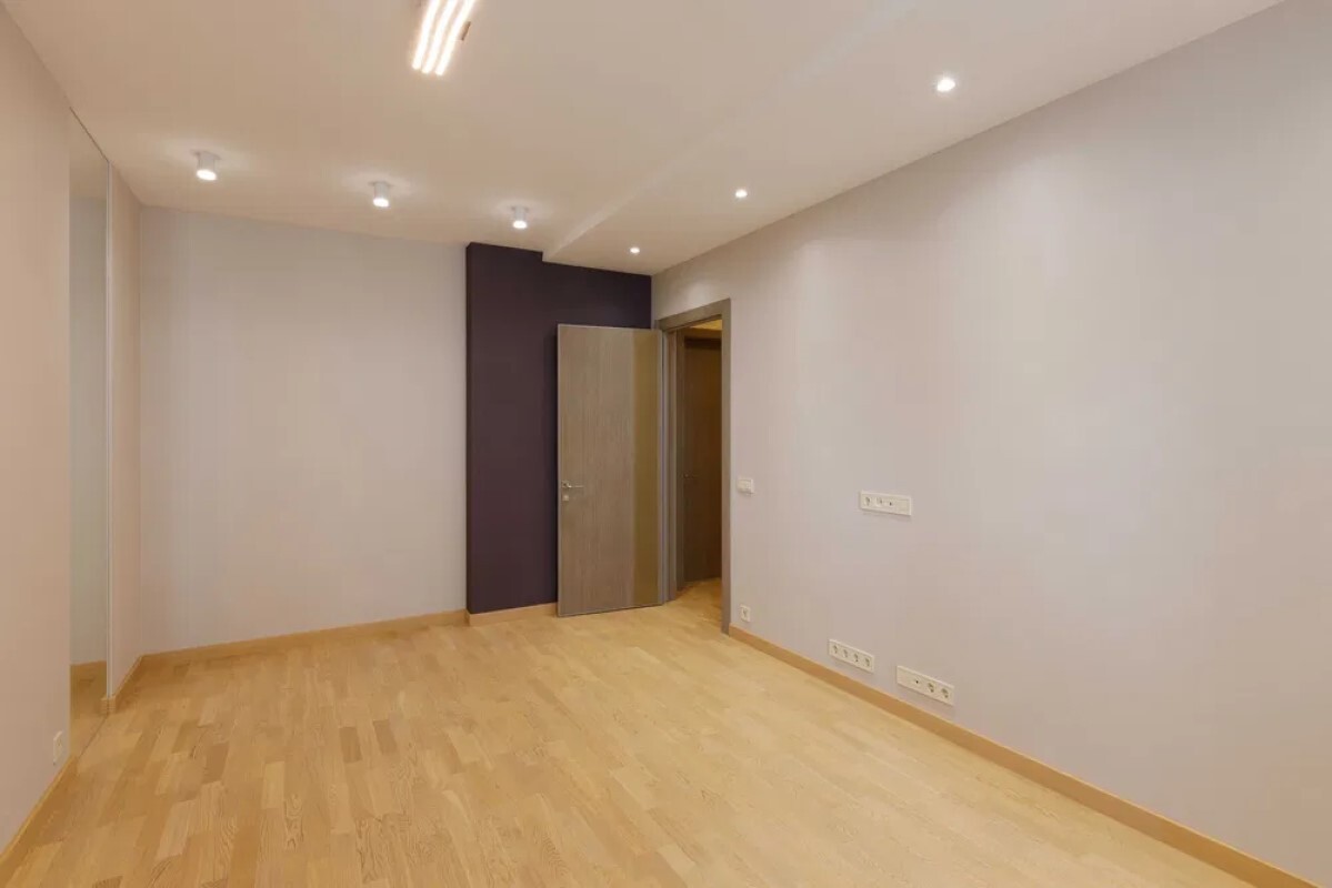 Продажа 4-комнатной квартиры 141.7 м², Елизаветы Чавдар ул., 13