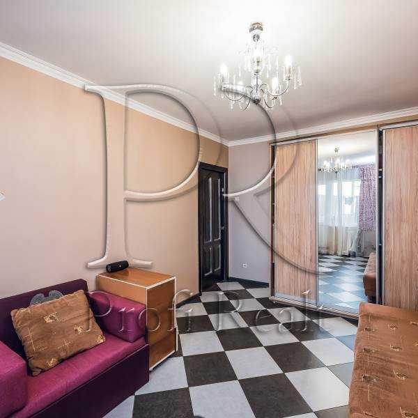 Продаж 3-кімнатної квартири 72 м², Булгакова вул., 3