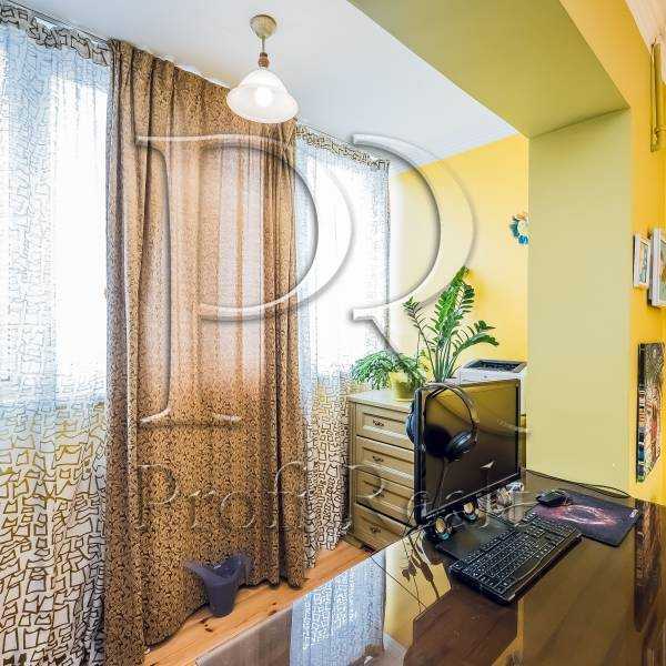 Продаж 3-кімнатної квартири 72 м², Булгакова вул., 3