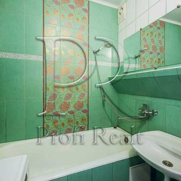 Продаж 3-кімнатної квартири 72 м², Булгакова вул., 3