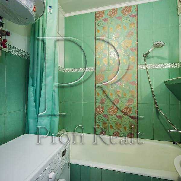 Продаж 3-кімнатної квартири 72 м², Булгакова вул., 3