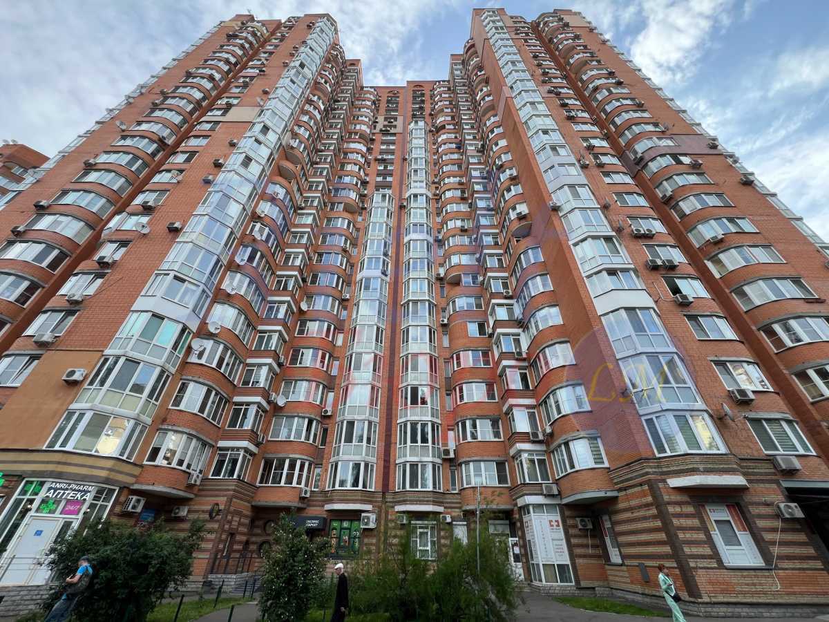 Продаж 2-кімнатної квартири 60 м², Осіння вул., 33