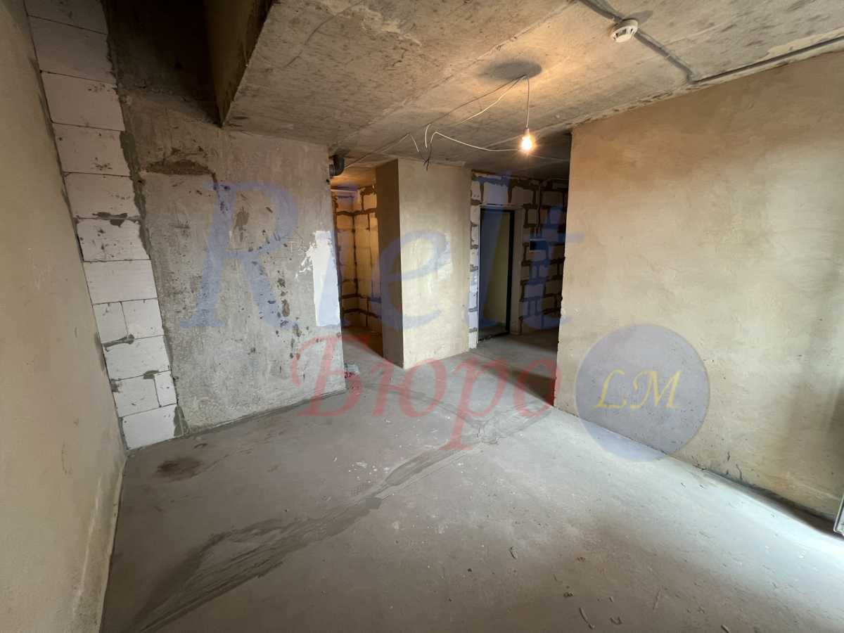 Продаж 2-кімнатної квартири 60 м², Осіння вул., 33