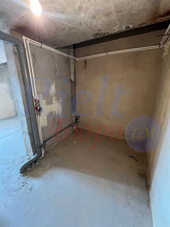 Продаж 2-кімнатної квартири 60 м², Осіння вул., 33