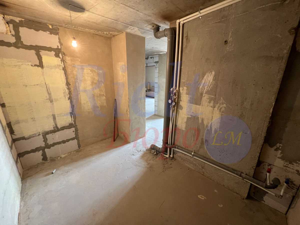 Продаж 2-кімнатної квартири 60 м², Осіння вул., 33