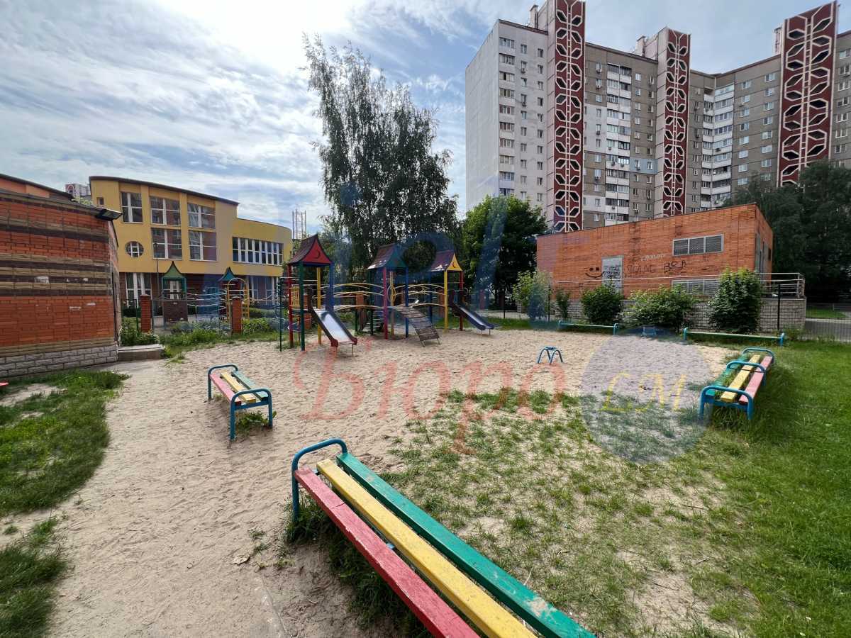 Продаж 2-кімнатної квартири 60 м², Осіння вул., 33