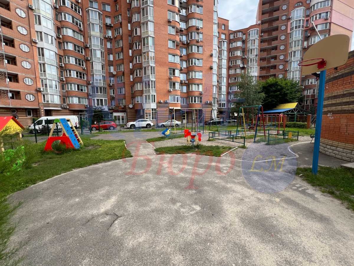 Продаж 2-кімнатної квартири 60 м², Осіння вул., 33
