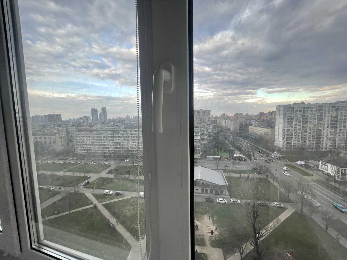 Оренда 2-кімнатної квартири 46 м², Амвросія Бучми вул., 8