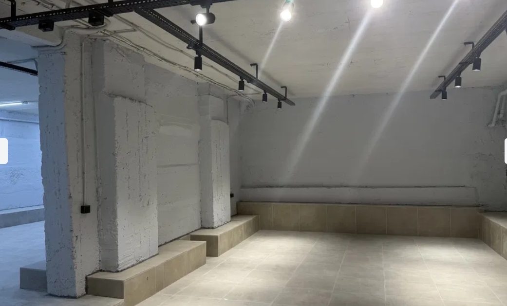 Оренда приміщення вільного призначення 420 м², Варненська вул.