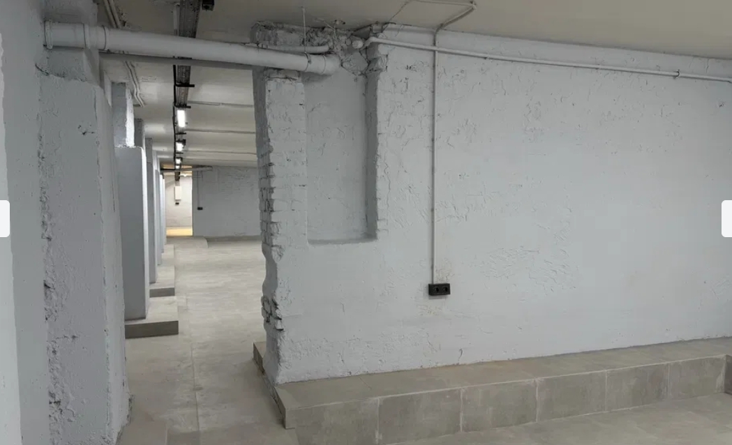 Оренда приміщення вільного призначення 420 м², Варненська вул.